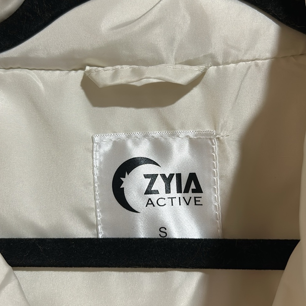 EUC ZYIA Active Puffer Coat, size small - Picture 5 of 5